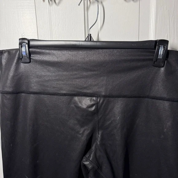 Lululemon Athletica Black Metallic Wunder Under High Rise cropped tights size 20 - Picture 2 of 10